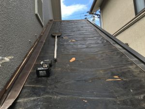 劣化したルーフィング