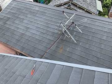 屋根上のアンテナ